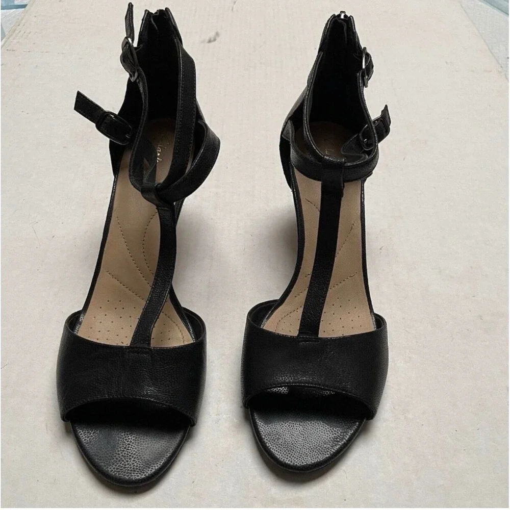 Clarks Adriel Pearl Black Leather T-Strap Kitten Heel Sandals Womens 10M
